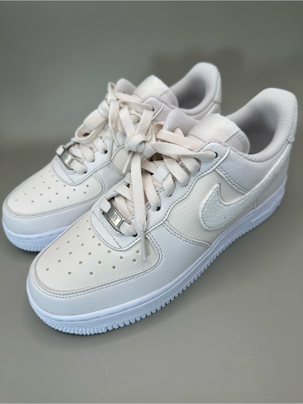 Nike Air Force 1 ,07 Low Womens 7 Sail Pale Ivory Leather HQ3905-001 Sneaker